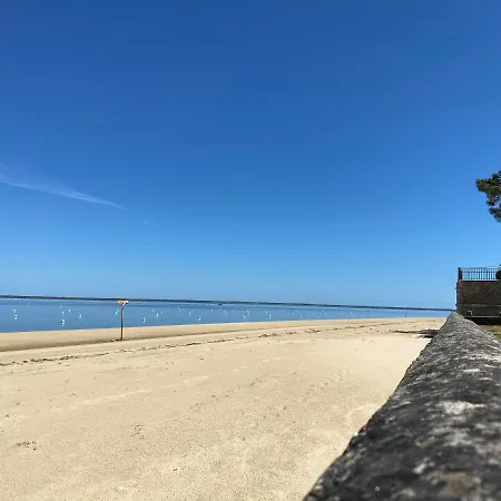 Апартаменты L'ocean Vue Bassin 1ere Ligne Plage Pereire Vue Mer