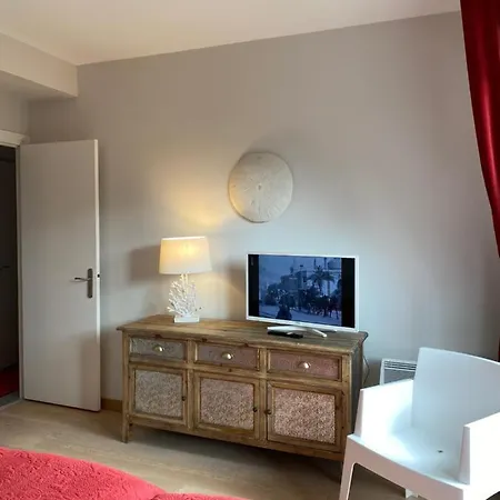 Апартаменты L'ocean Vue Bassin 1ere Ligne Plage Pereire Vue Mer